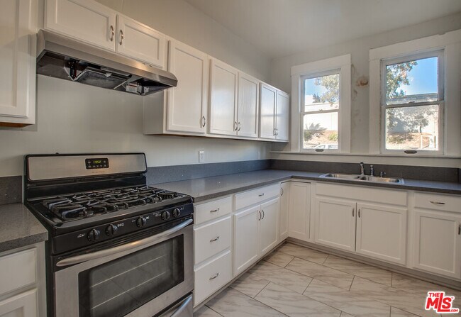 Foto del edificio - 1777 N Gower St