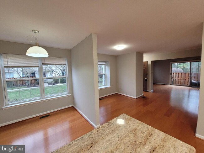 Foto del edificio - 5805 Spruce Mill Dr