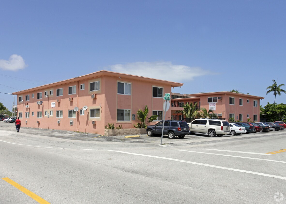 Primary Photo - Dixie Bell Apartments