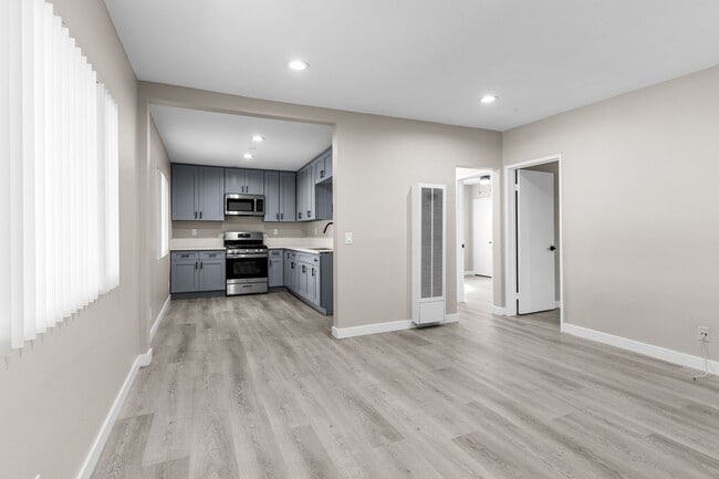 Building Photo - 113 S Lillie Ave