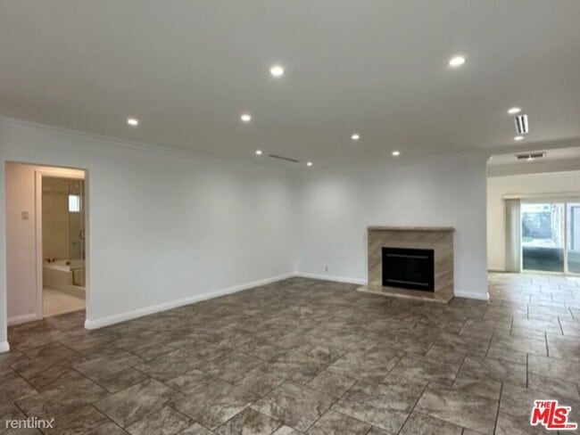 Building Photo - 3 br, 2 bath House - 6142 Teesdale Ave