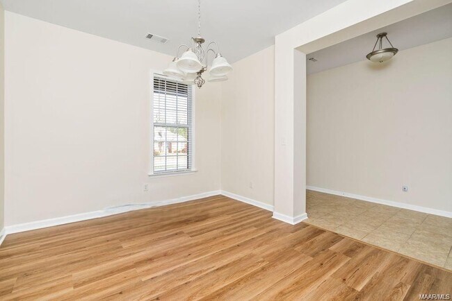 Building Photo - 3412 Crestwood Ln