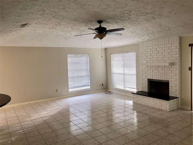 Building Photo - 3638 Fiddlers Green Dr