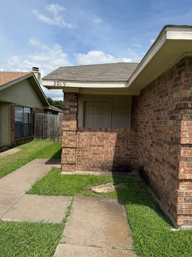Photo - 3019 Oak Ridge Pl House