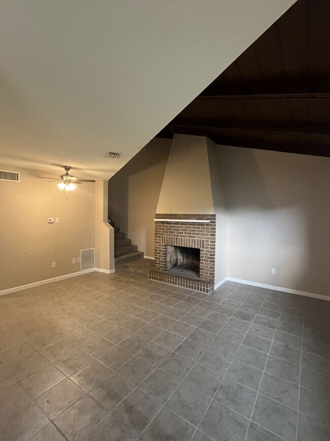 Foto del edificio - Updated 2BR/2.5BA Townhome w/ Office + Gar...