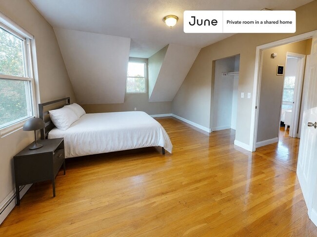 Building Photo - Room in Shared 4 bed/1.5 bath home