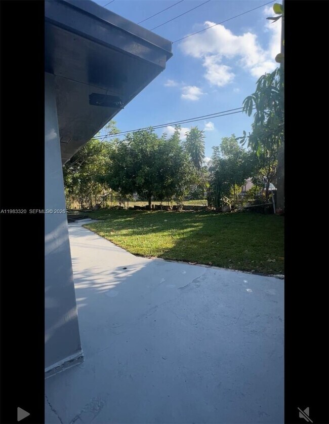 Foto del edificio - 3820 SW 16th St