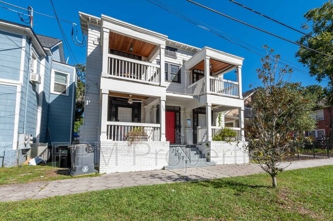 Photo - 117 E 4th St Apartment