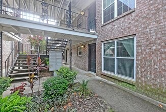 Building Photo - 867 Colony Dr