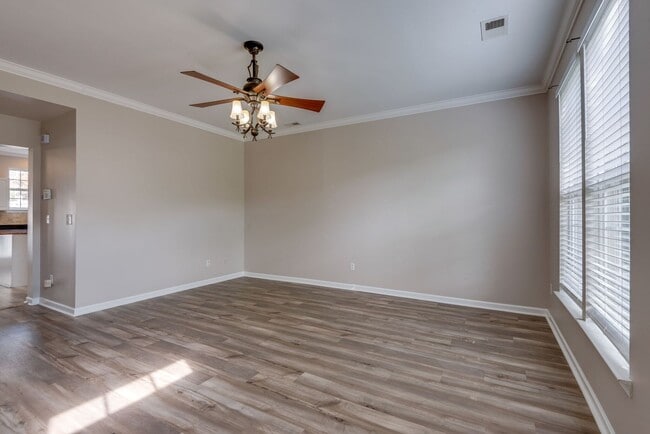 Building Photo - 3-Bed/2.5-Bath in Lenox Village