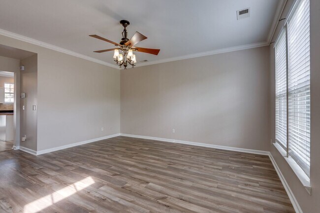 Foto del edificio - Beautiful Lenox Village Townhome!