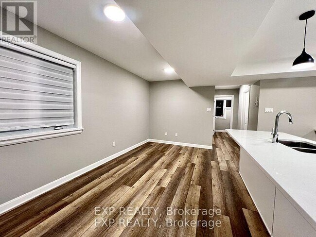 Photo du bâtiment - 805 Maplewood Ave