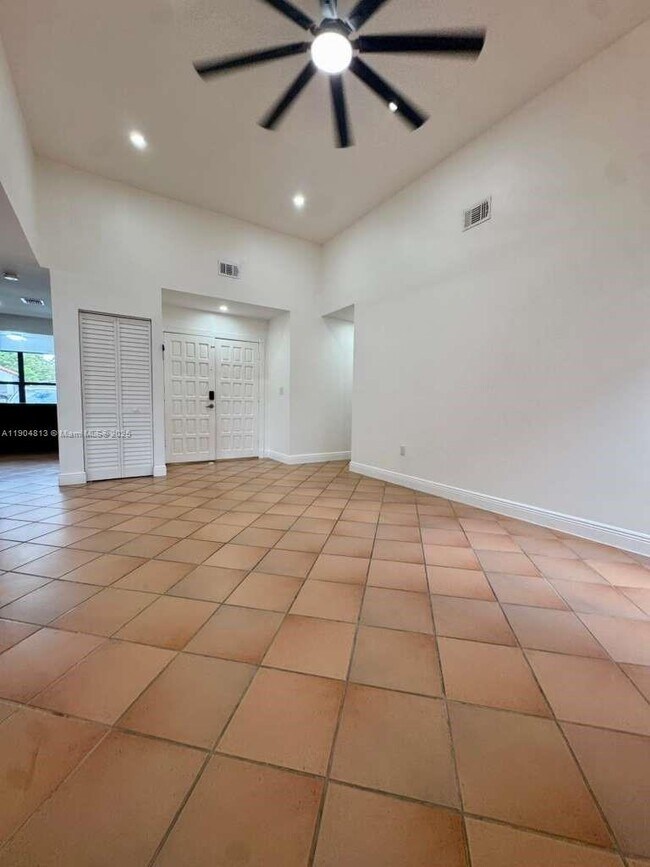 Foto del edificio - 440 SW 88th Ct