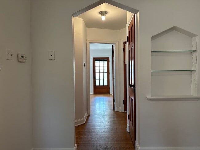 Foto del edificio - 6372 Sutherland Ave