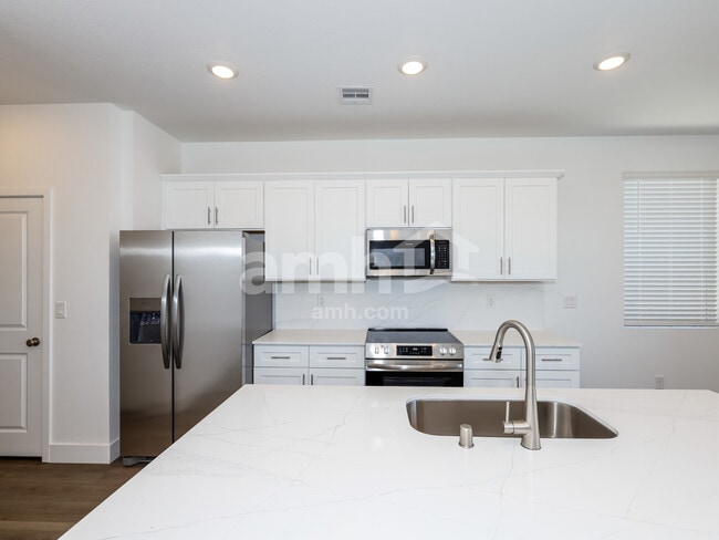 Building Photo - 9462 Aldersyde Dr
