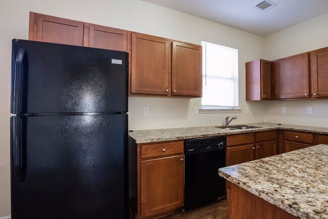Building Photo - 4212 Oak Field Dr