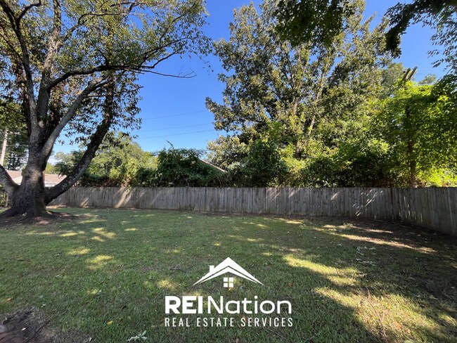 Foto del edificio - INCREDIBLE VALUE! 3BR/1.5BA Memphis Home | Brick Fireplace | Fenced Yard!