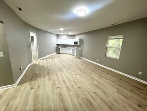 Building Photo - 576 E Fall Creek Pkwy N Dr