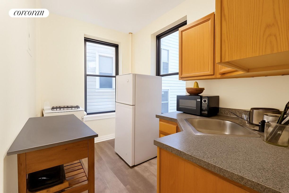 Foto del edificio - 230 E 25th St
