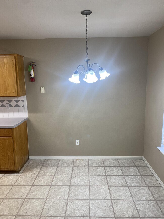 Building Photo - 1310 Dugger Cir