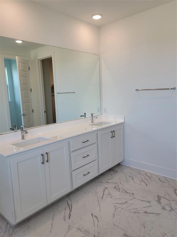 Building Photo - 1009 Chapote Ter