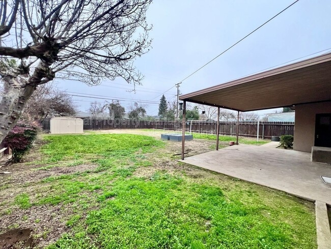 Building Photo - 1132 W Saginaw Way