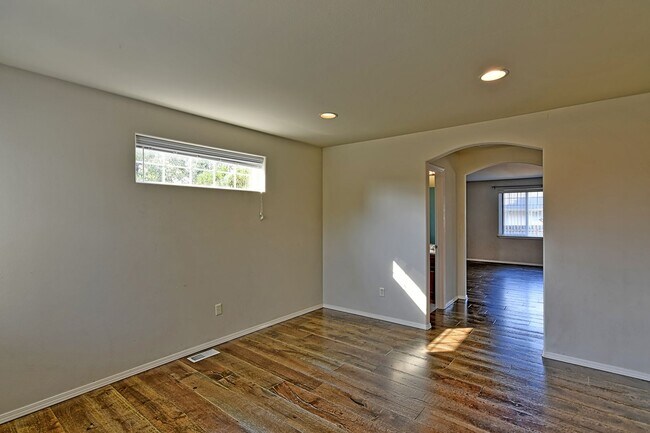 Foto del edificio - Spacious Craftsman Style Home - Pet Friendly!