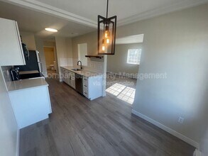 Building Photo - 1924 N Crestline St