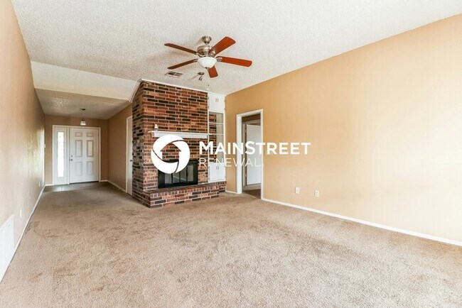 Foto del edificio - 3 Bedroom Pet-Friendly Home in Yukon, OK w...
