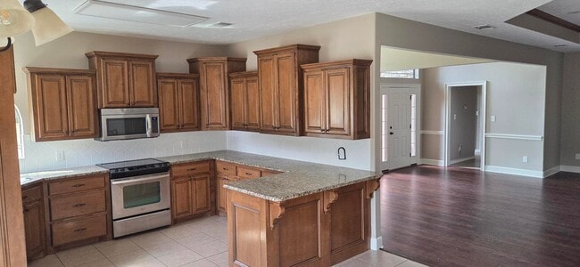 Building Photo - 3606 Sylvia Dr
