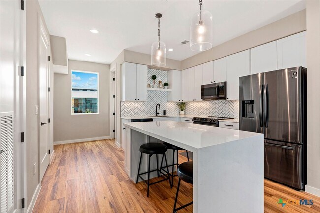 Foto del edificio - 1208 N Academy Ave