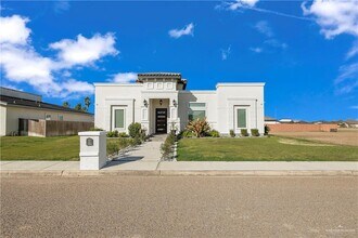 Building Photo - 20 Tierra Escondido