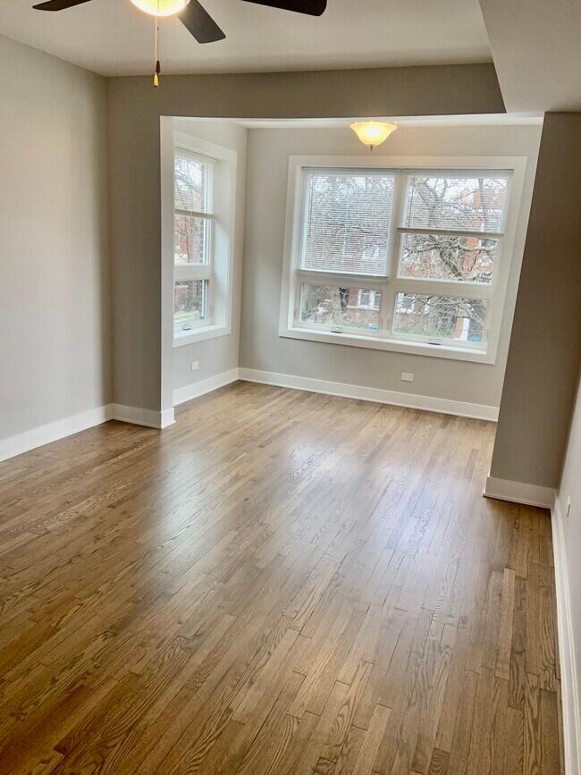 Foto del edificio - 3349 N Springfield Ave