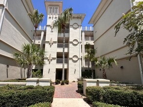Building Photo - 45 Riverview Bend S