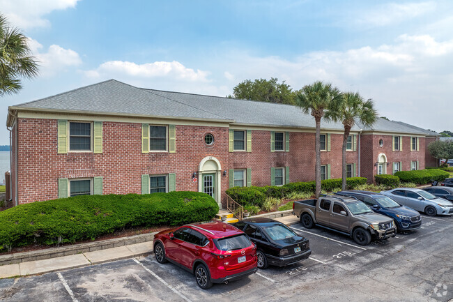 103-618 Georgetown Dr Casselberry, FL 32707-6125 - Lake Howell Arms Condominiums