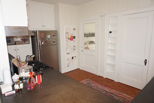 Building Photo - 3211 Rosedale Ave