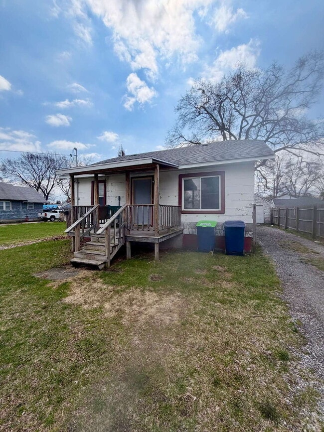 Foto del edificio - 2 bed, 1 Bath: Updated Inside!