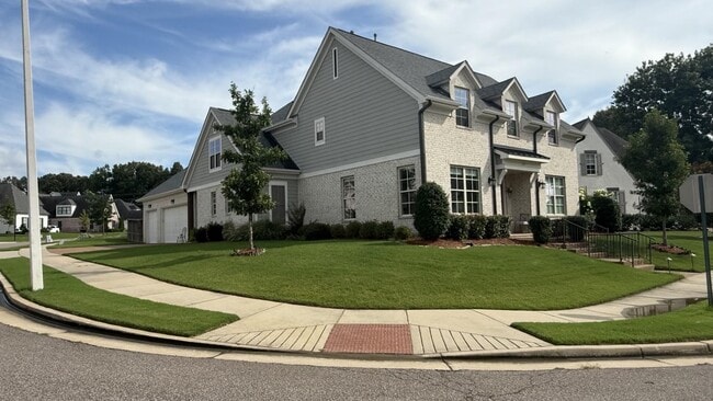 Building Photo - 327 Belfair Cv