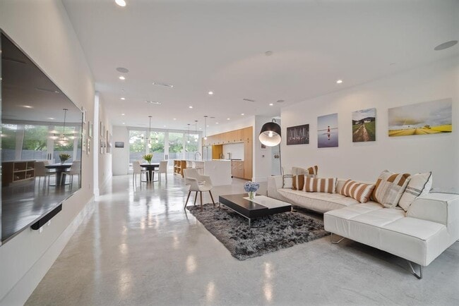 Building Photo - 2003 Melridge Pl