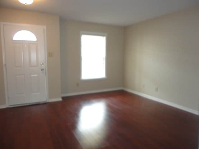 Foto del edificio - 10812 Parker Dr