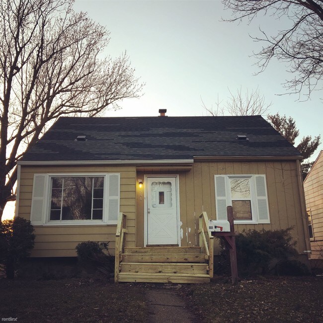 Foto del edificio - 956 Salisbury Ave