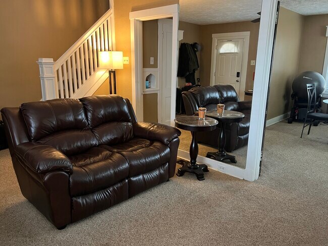 sala de estar - 313 W 15th Ave