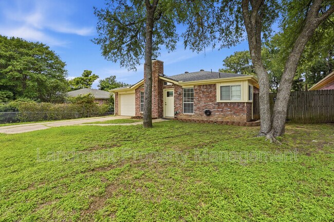 Foto del edificio - 1122 Hidden Creek Dr