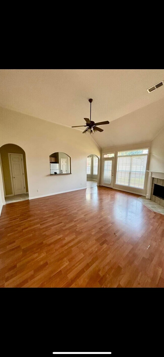 Foto del edificio - 8240 Blue Lagoon Dr