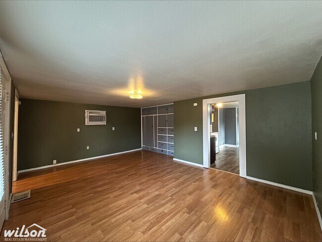 Foto del edificio - Bright & Spacious 3 bedroom, 1 bath Home for Rent!