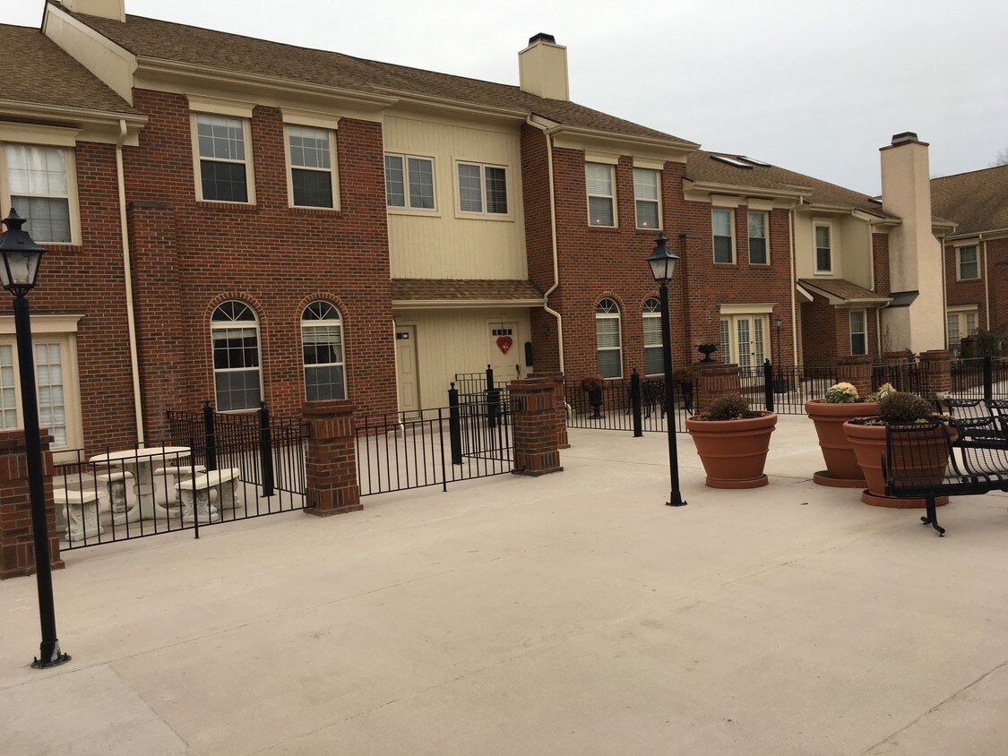 Vista exterior - 5083 Main St