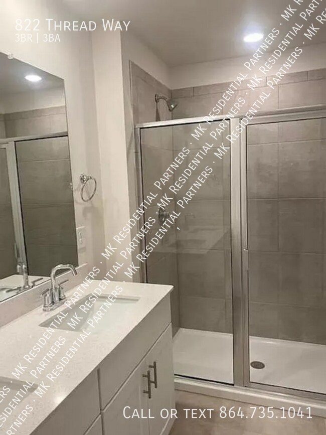 Foto del edificio - 822 Thread Wy