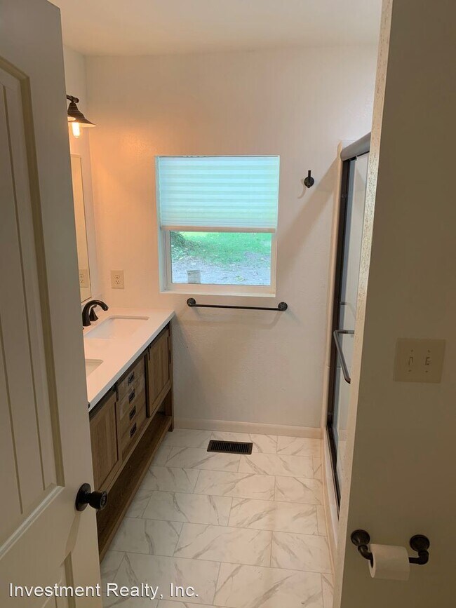 Foto del edificio - 4 br, 2 bath House - 807 Fairgrounds Rd