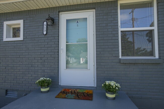 Building Photo - 513 Morton Ave