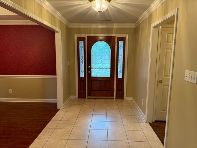 Building Photo - AVAILABLE TO SHOW!!!